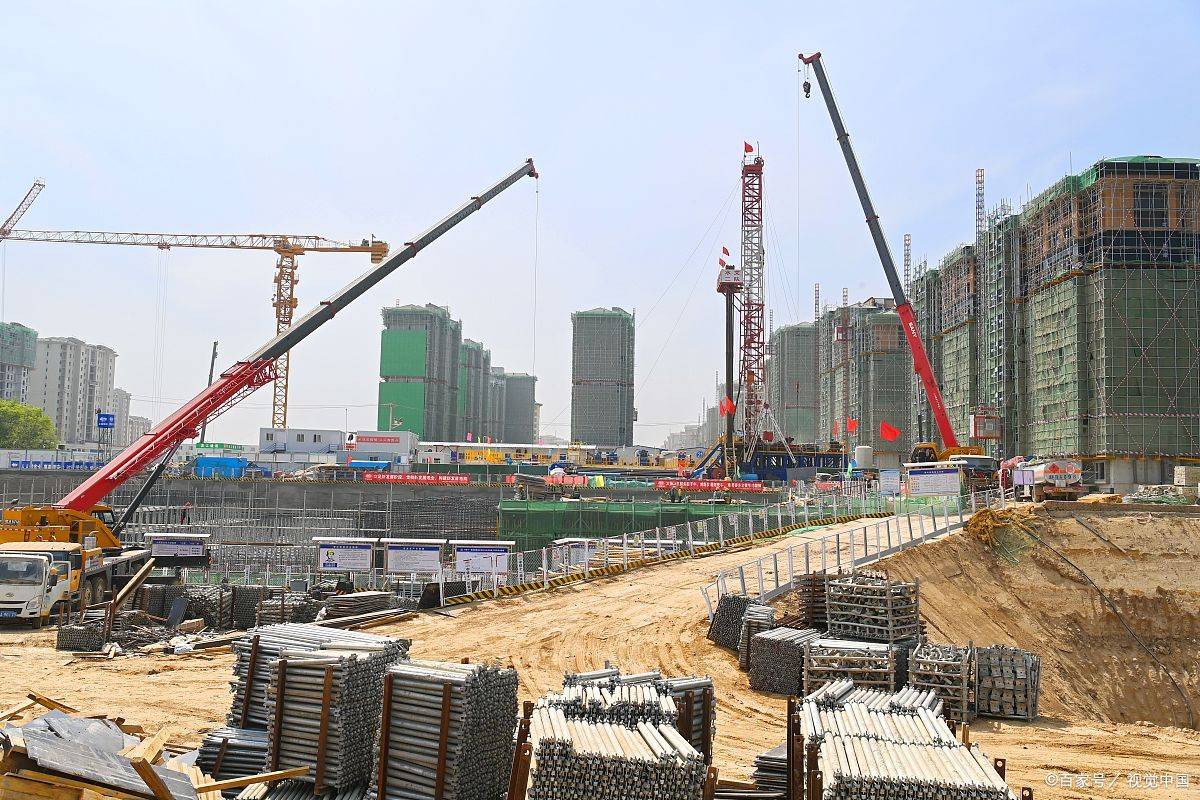 深圳轨道建设工程项目工地施工机械应用与安全管理探究